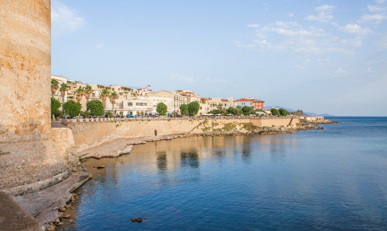 Alghero Das Sardinien Der Katalanen Und Korallen Sardinien De